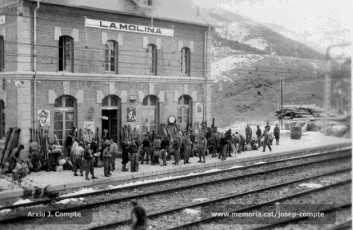 La Companyia d’Esquí a l’estació de tren de La Molina.