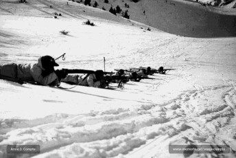 La Companyia d’Esquí fent pràctiques de tir a La Molina.