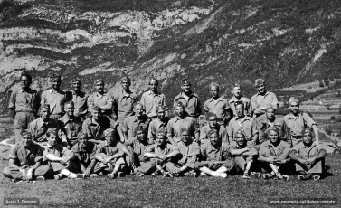 La 3a secció de la Companyia d’Esquí a Torla el 1937, poc abans de  l’absorció per l’Exèrcit Popular de la República. El distintiu de la gorra militar és la Flor de Neu.
